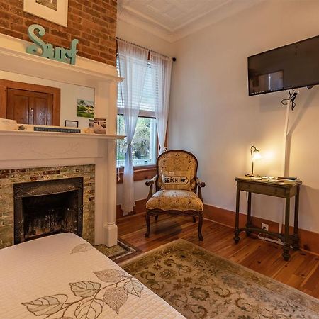 Surf Song Bed & Breakfast Тайби Айлънд Екстериор снимка