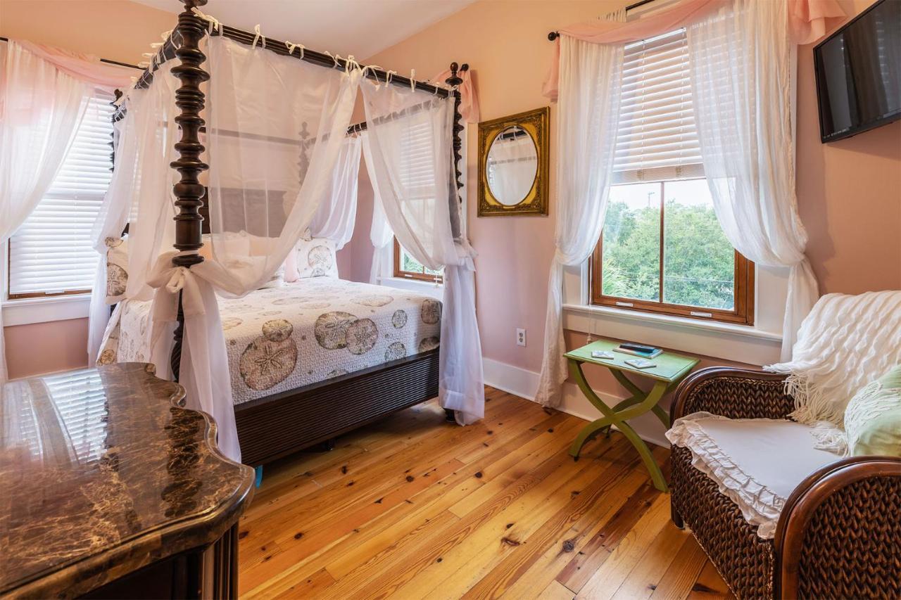 Surf Song Bed & Breakfast Тайби Айлънд Екстериор снимка