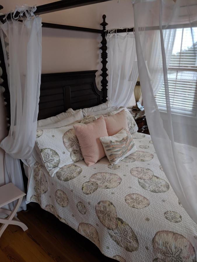 Surf Song Bed & Breakfast Тайби Айлънд Екстериор снимка