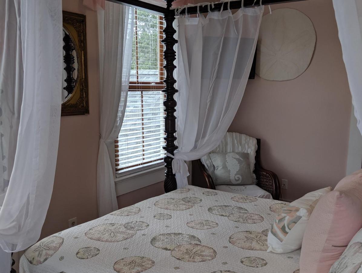 Surf Song Bed & Breakfast Тайби Айлънд Екстериор снимка