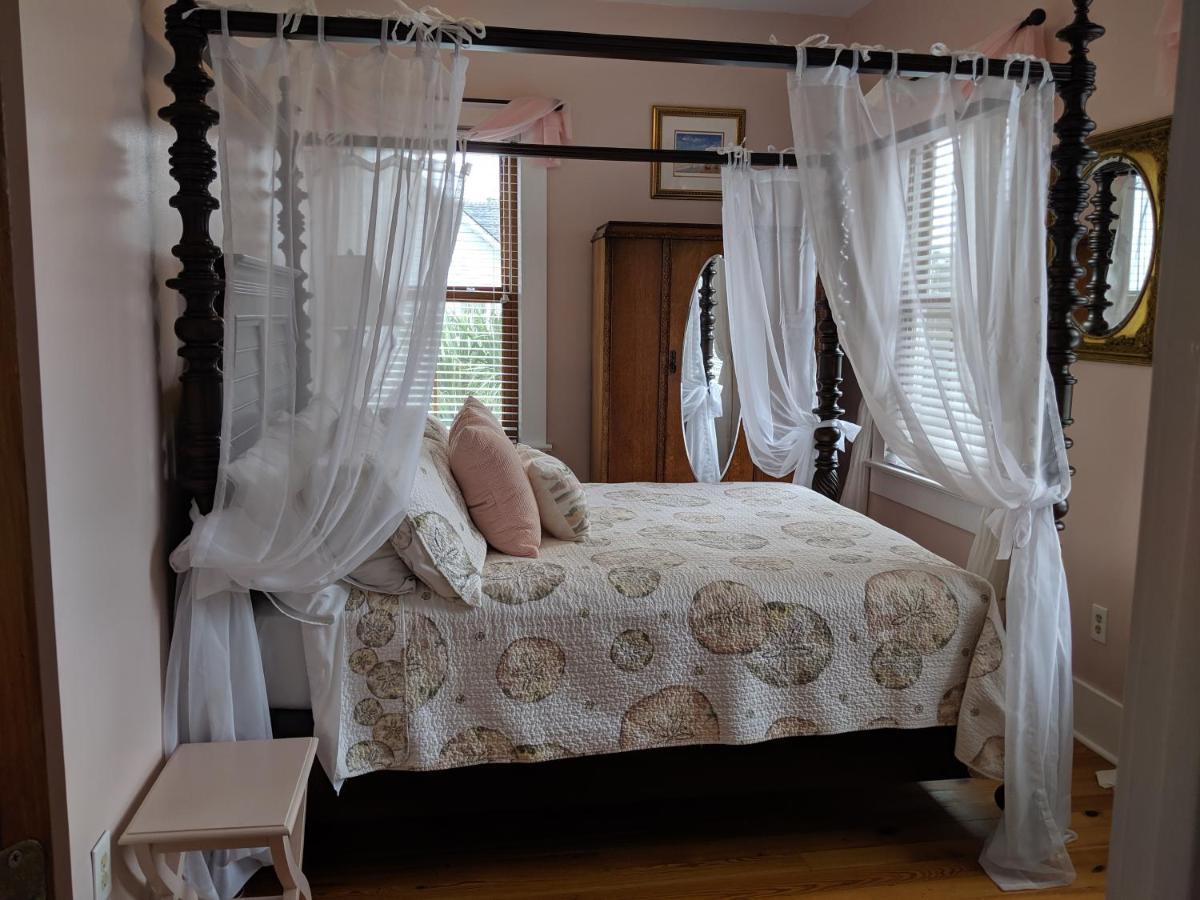 Surf Song Bed & Breakfast Тайби Айлънд Екстериор снимка