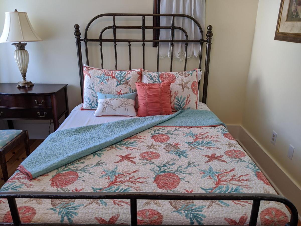 Surf Song Bed & Breakfast Тайби Айлънд Екстериор снимка