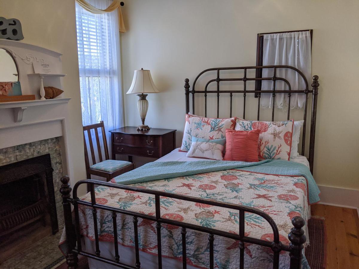 Surf Song Bed & Breakfast Тайби Айлънд Екстериор снимка